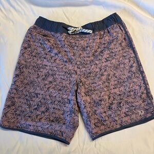 7 Diamonds Men’s Swimsuit, Mauve/Navy, zip pockets, size M, NWT